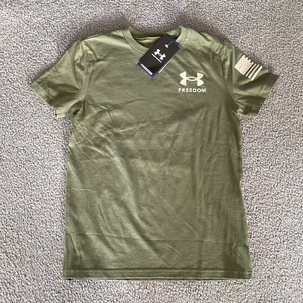 🇺🇸NWT Under Armour boys YM olive tee